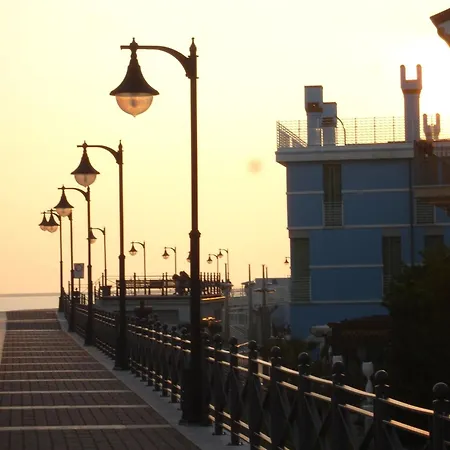 Bright Flat In A With Common Pools