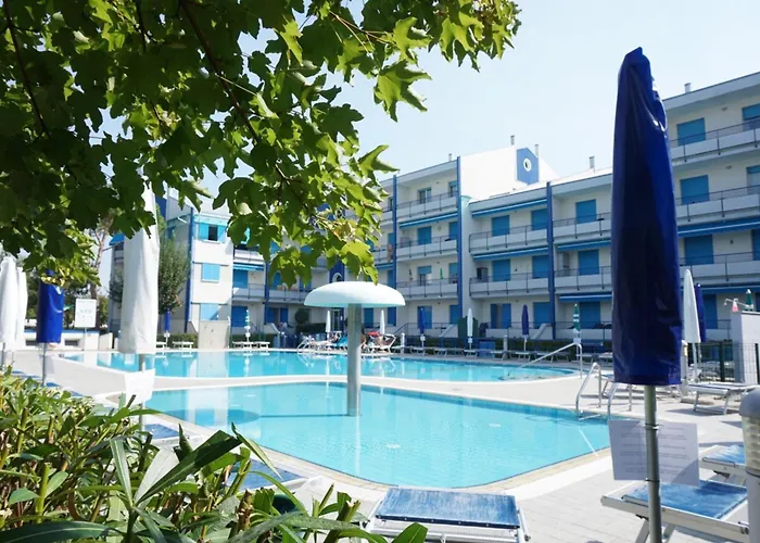 Bright Flat In A With Common Pools *