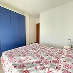 Apartment Bright Flat In A With Common Pools *