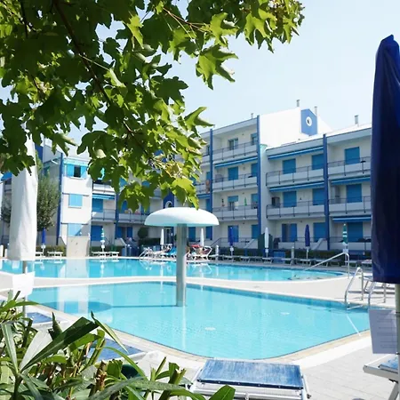 Bright Flat In A With Common Pools *