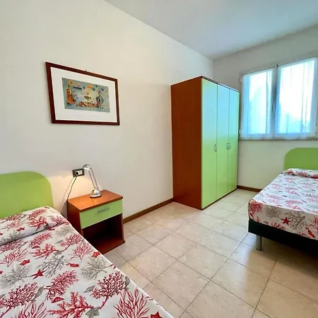 Bright Flat In A With Common Pools