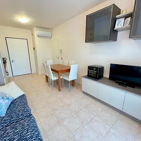 Bright Flat In A With Common Pools Διαμέρισμα *