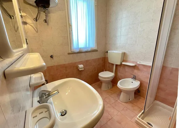 Bright Flat In A With Common Pools شقة *